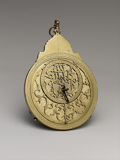 Planispheric astrolabe with engraved circular astronomical plates